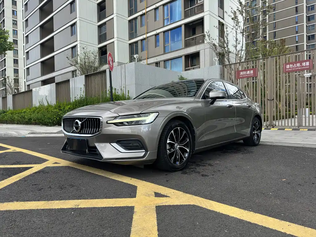 Volvo S60 2021 — фото 1