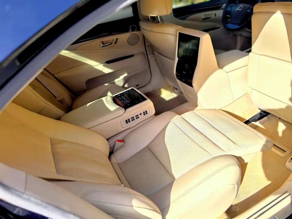 Lexus LS 2015 — фото 15