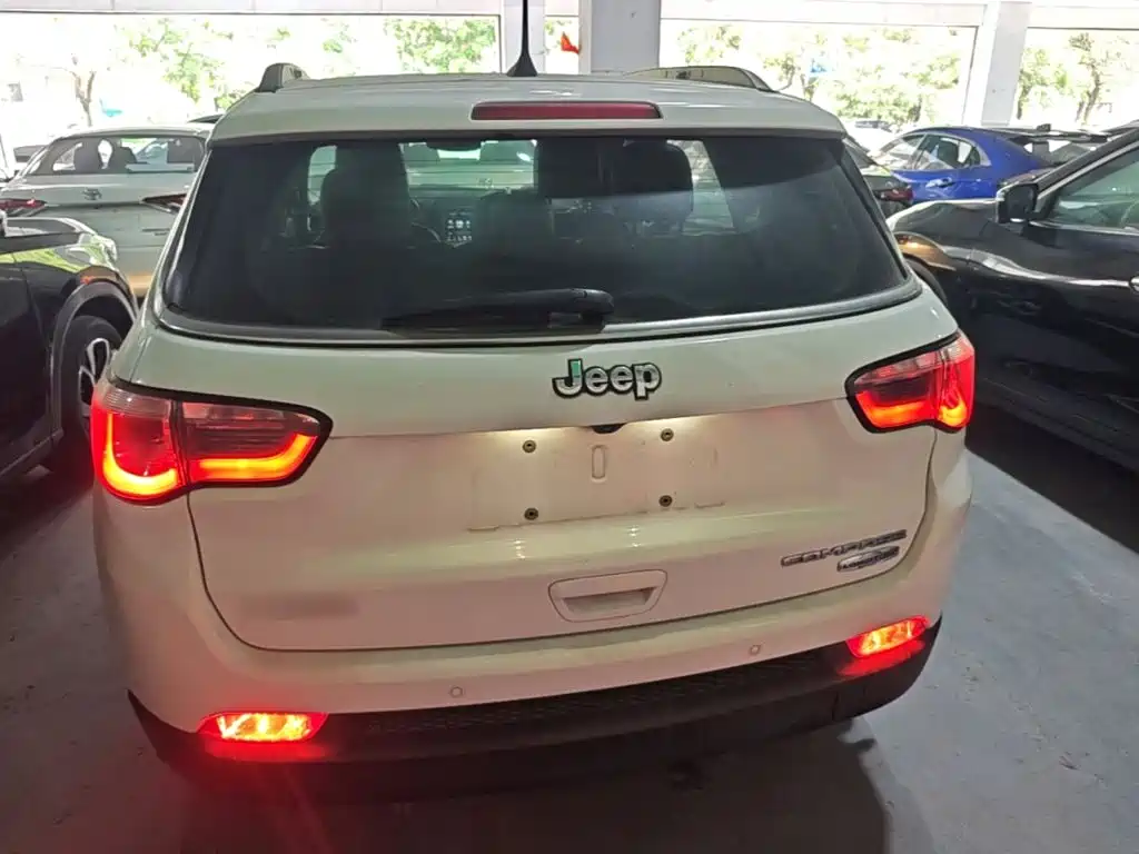 Jeep Compass 2018 — фото 6