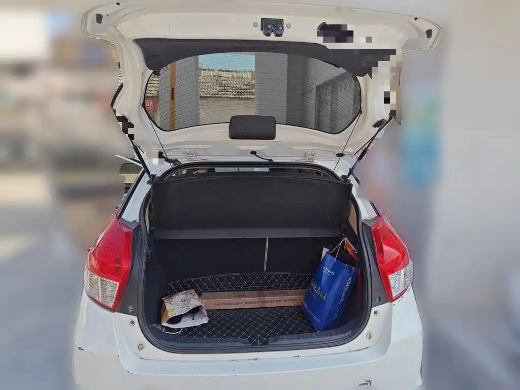 Toyota Yaris L 2014 — фото 15