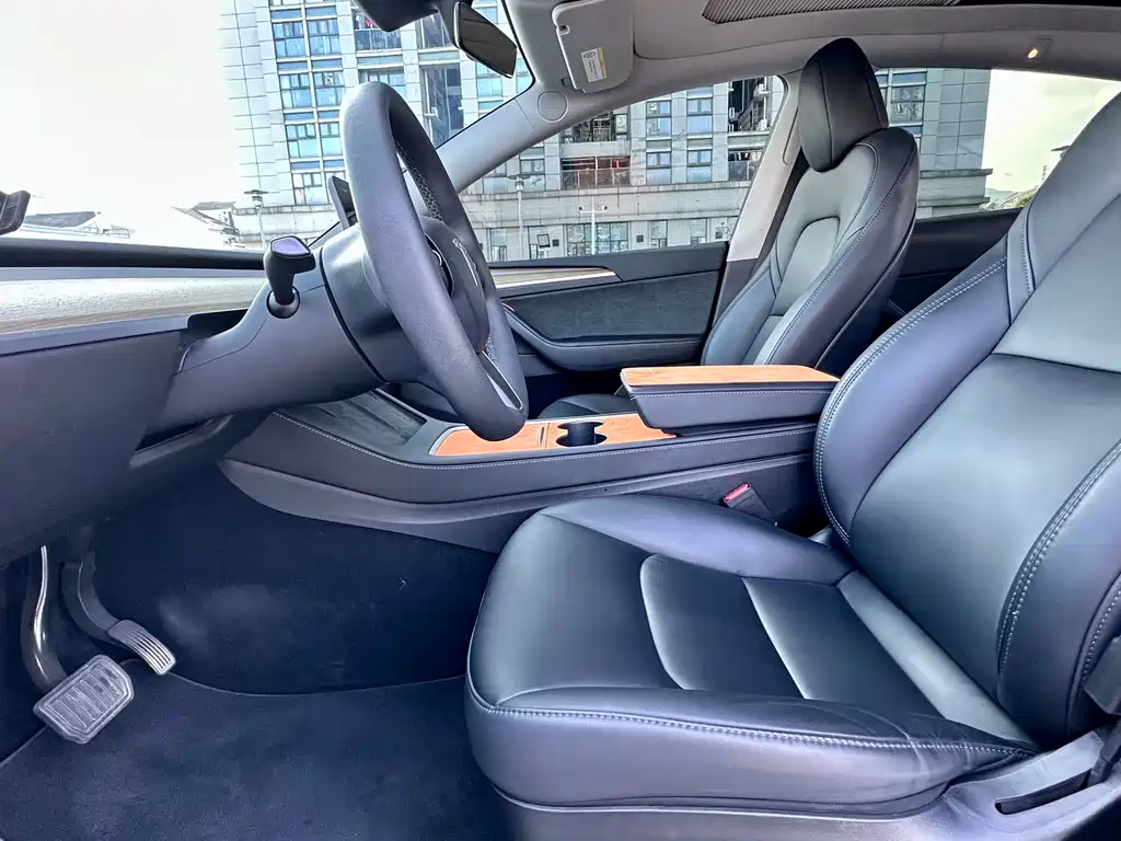 Tesla Model Y 2023 — фото 13