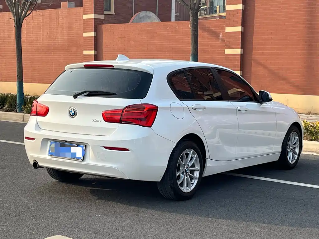 BMW 1 Series 2017 — фото 8