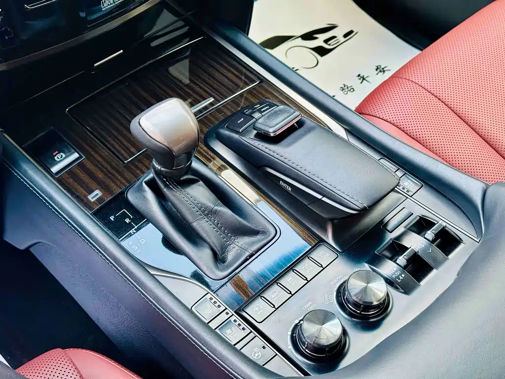 Lexus LX 2018 — фото 10