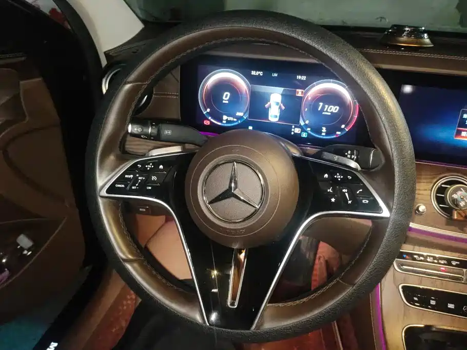 Mercedes-Benz E-Class 2022 — фото 15