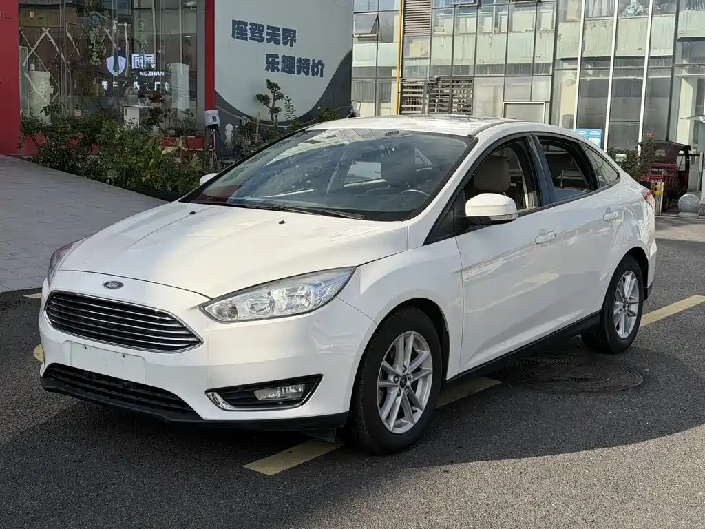 Ford Focus 2015 — фото 1