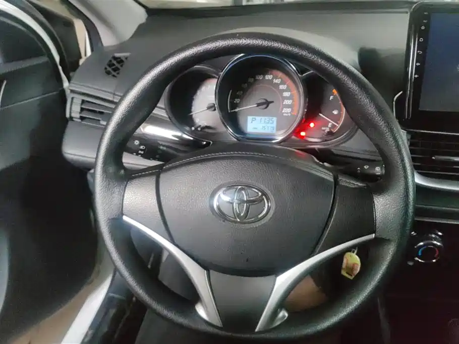 Toyota Yaris L 2023 — фото 15