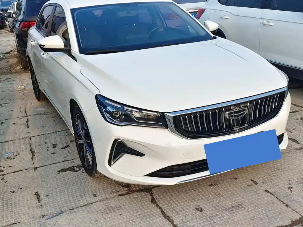 Geely Emgrand 2022