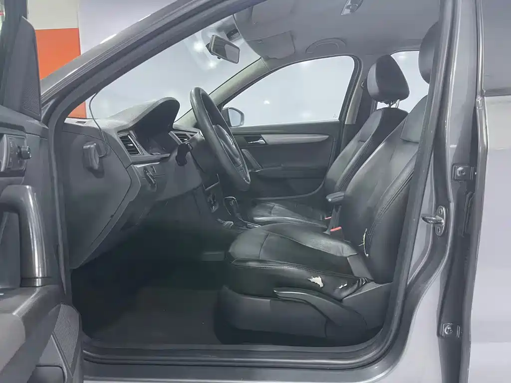 Volkswagen Lavida 2013