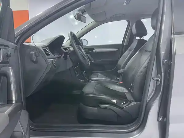 Volkswagen Lavida 2013