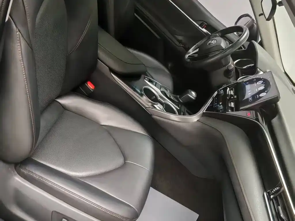 Toyota Camry 2023 — фото 12