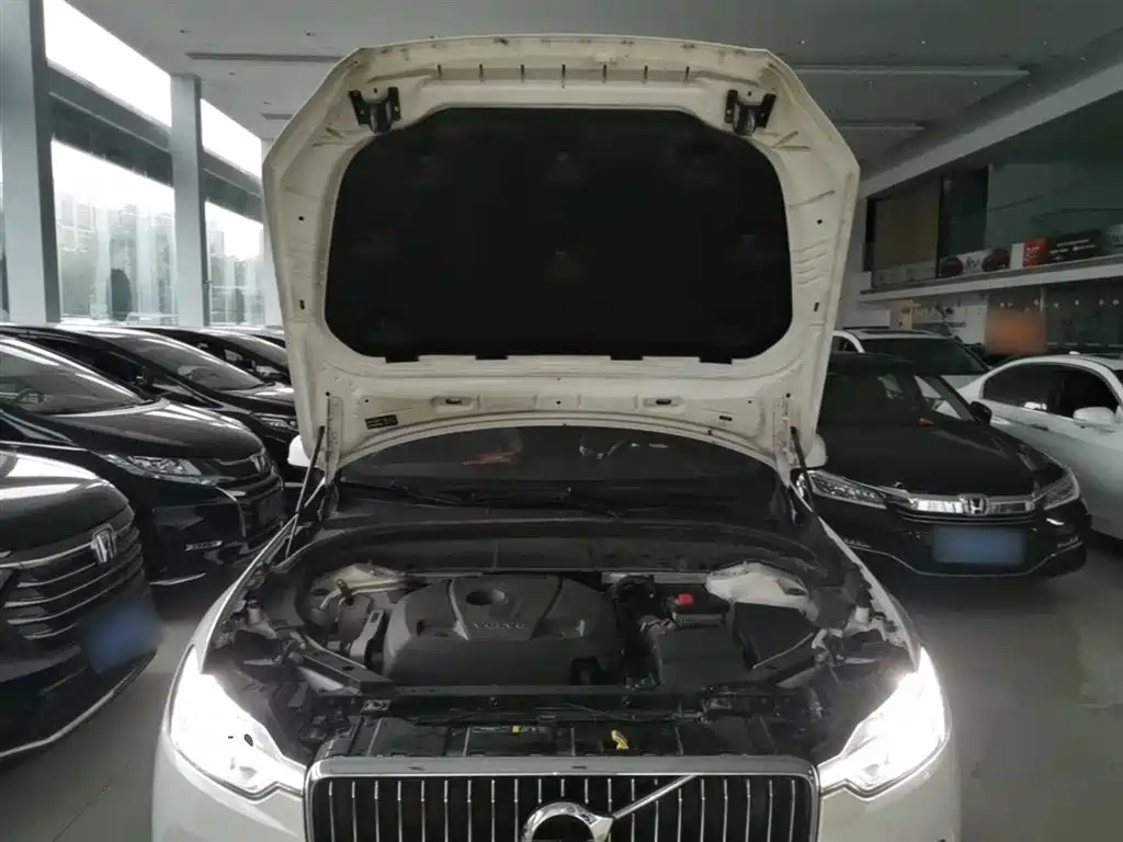 Volvo XC60 2021 — фото 20