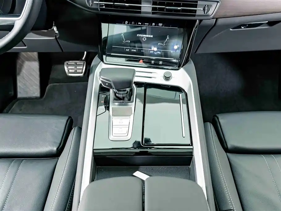 Audi Q6 2025 — фото 11