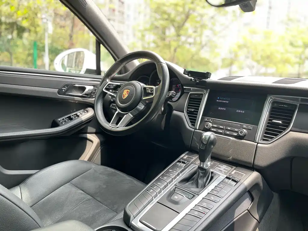 Porsche Macan 2017 — фото 18
