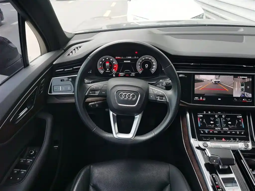 Audi Q7 2021 — фото 17