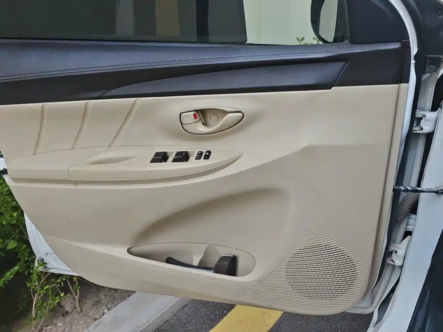 Toyota Vios 2015 — фото 7