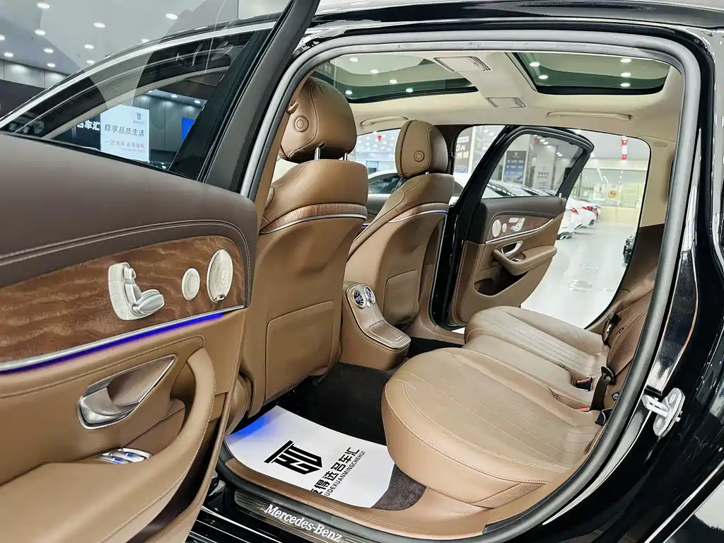 Mercedes-Benz E-Class 2022 — фото 6