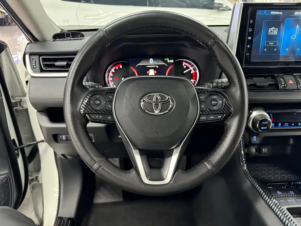 Toyota RAV4 2021 — фото 12
