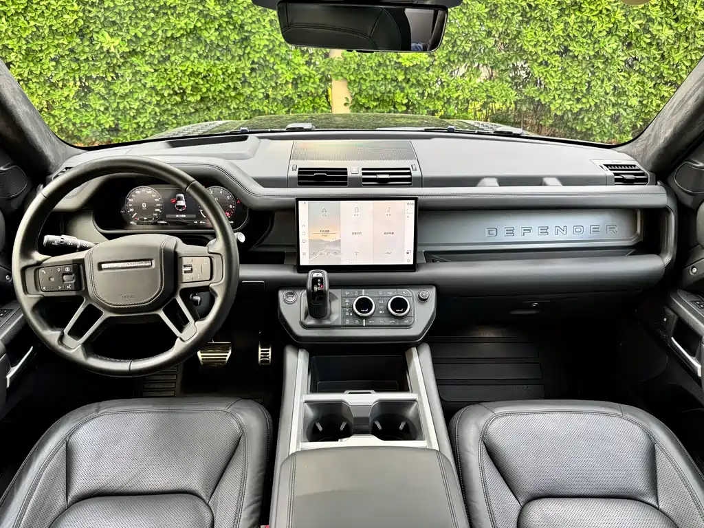 Land Rover Defender 2024 — фото 16