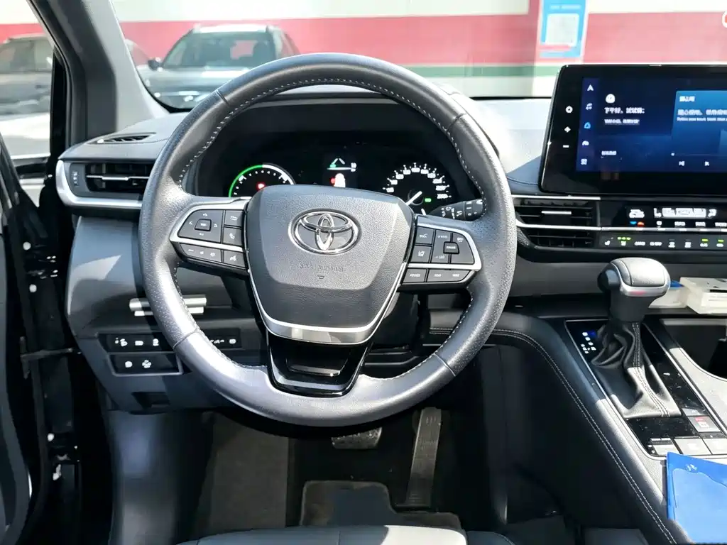 Toyota Sienna 2023 — фото 10
