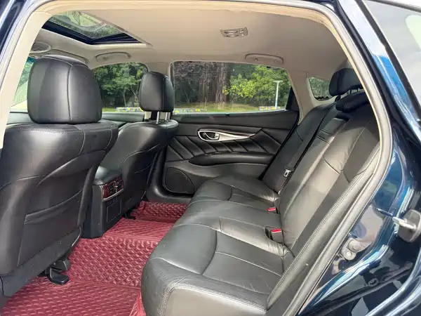 Infiniti Q70 2017