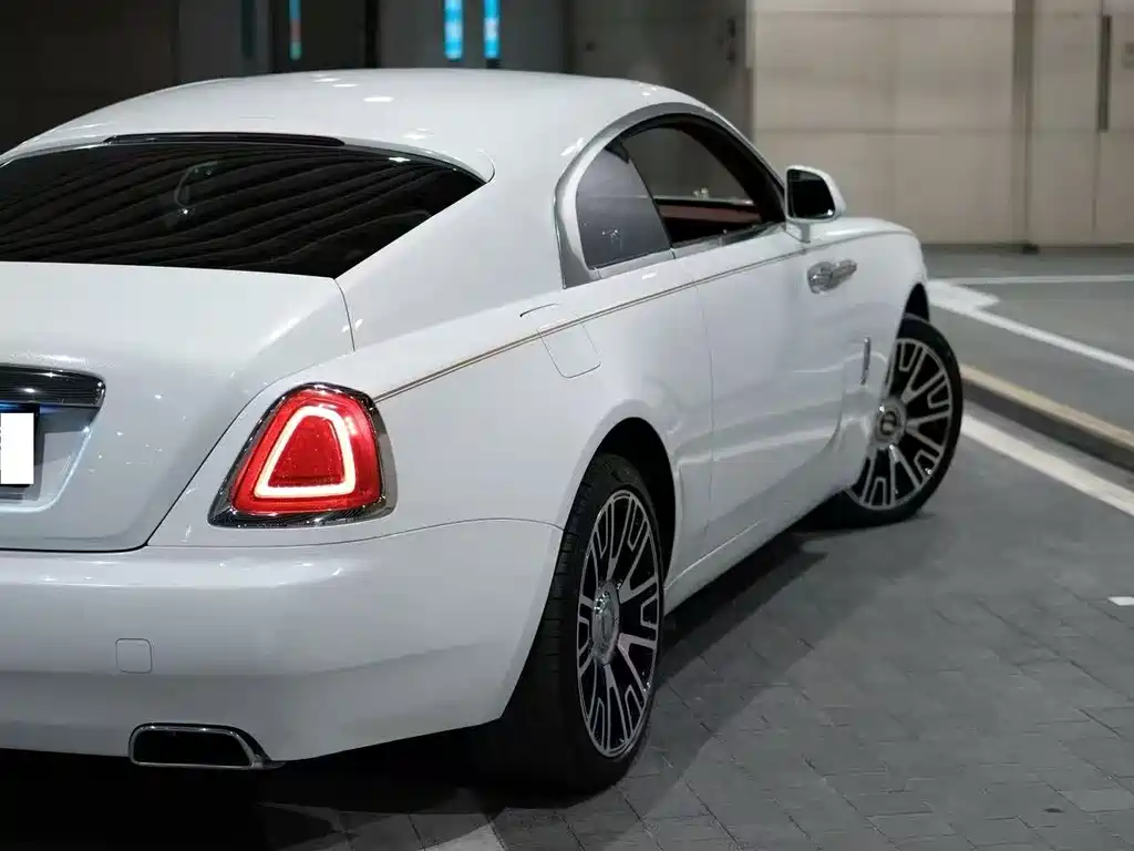 Rolls-Royce Wraith 2018 — фото 13