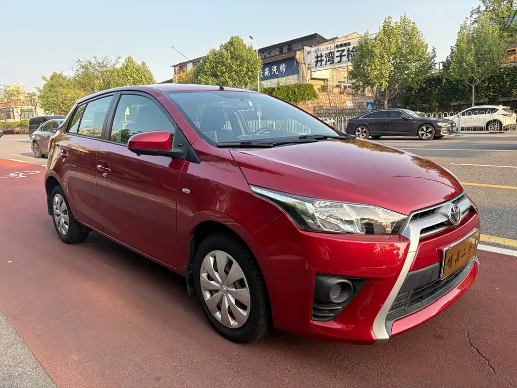 Toyota Yaris L 2015 — фото 2