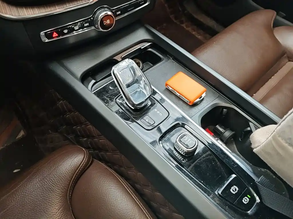 Volvo XC60 2022 — фото 14