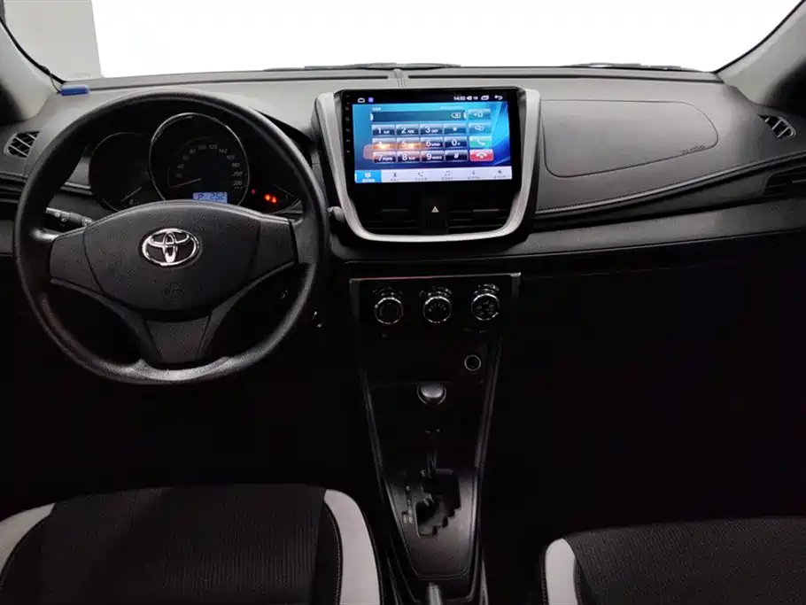 Toyota Yaris L 2020 — фото 12