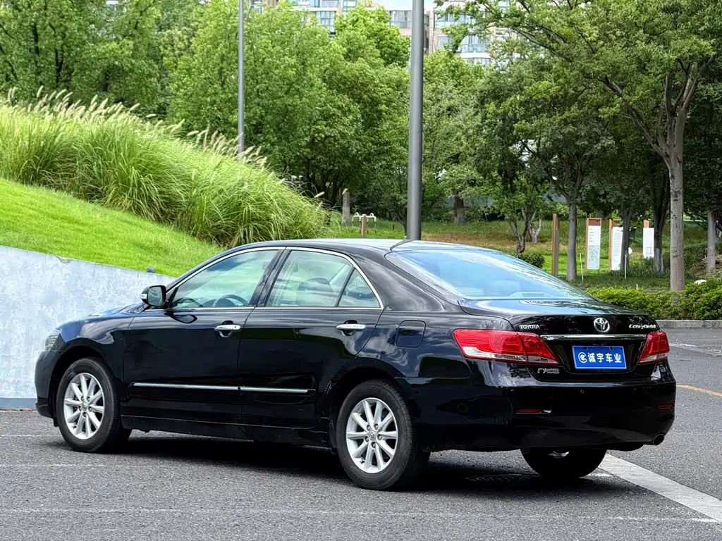 Toyota Camry 2014 — фото 16
