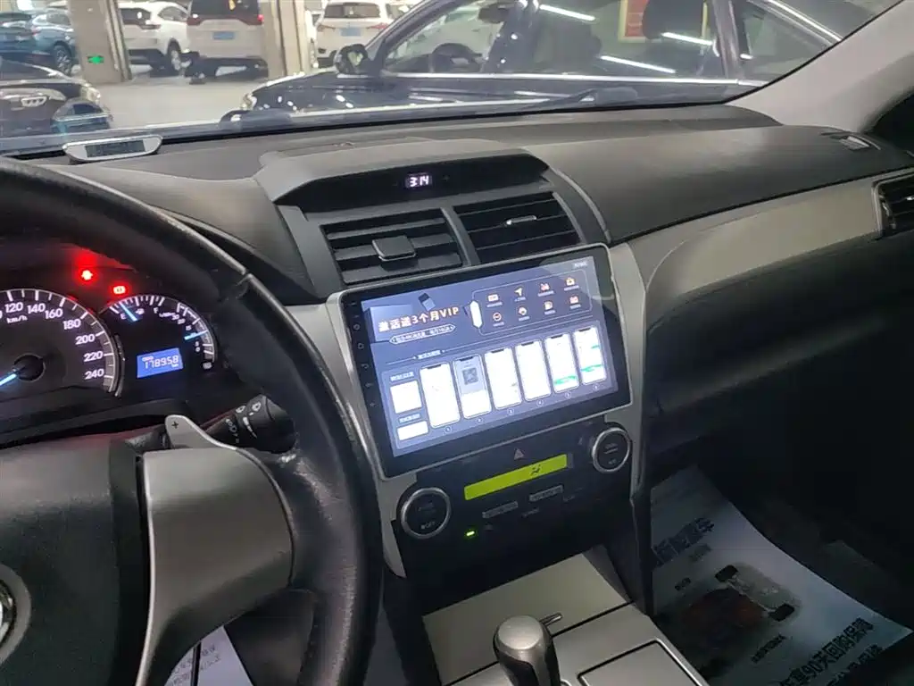 Toyota Camry 2014 — фото 13