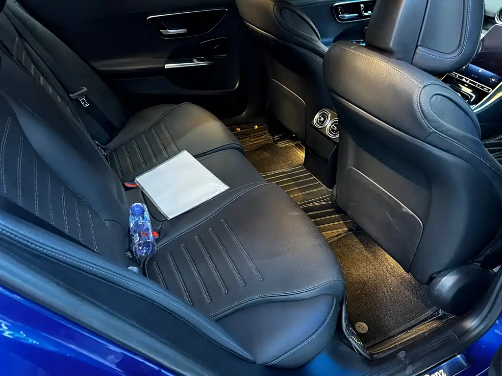 Mercedes-Benz C-Class 2023 — фото 16