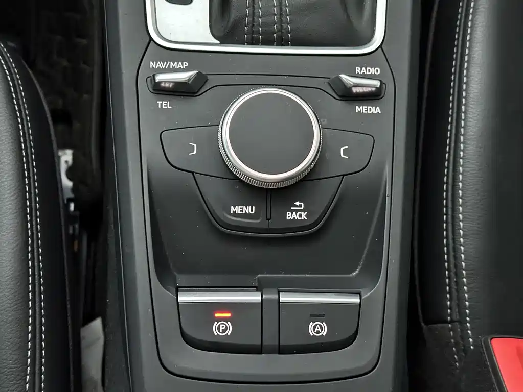 Audi Q2L 2023 — фото 12