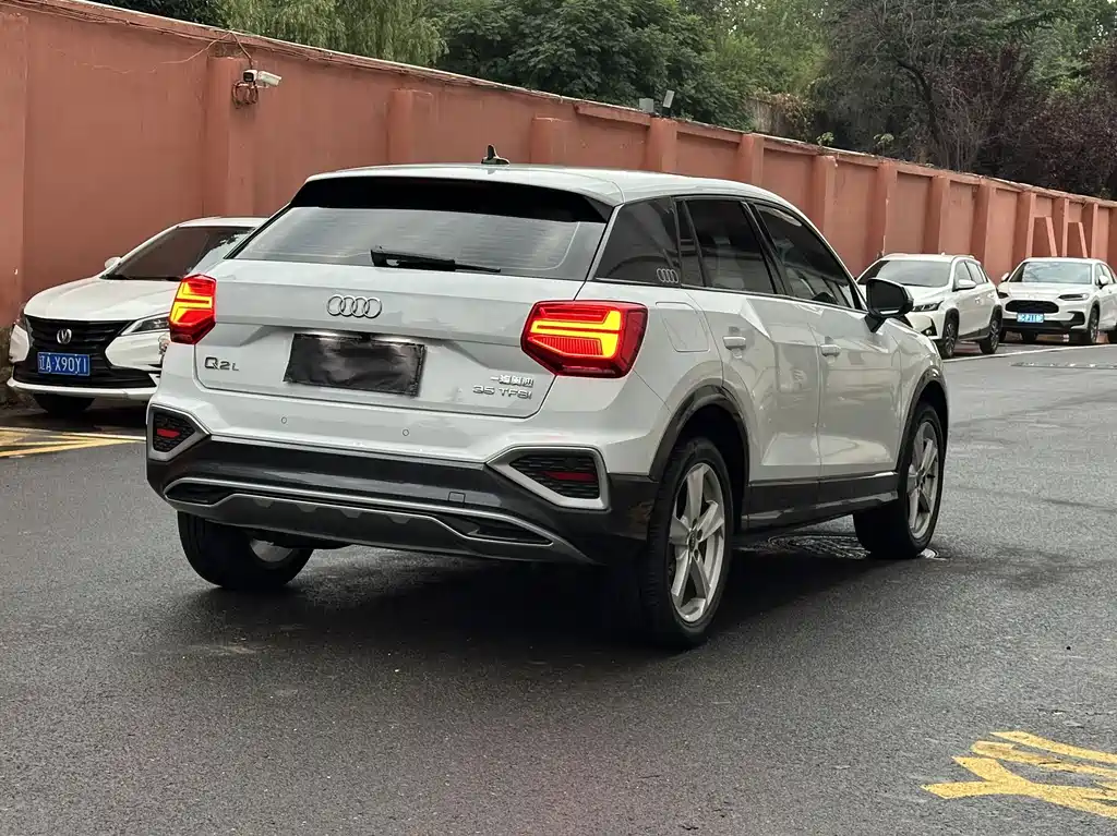 Audi Q2L 2023