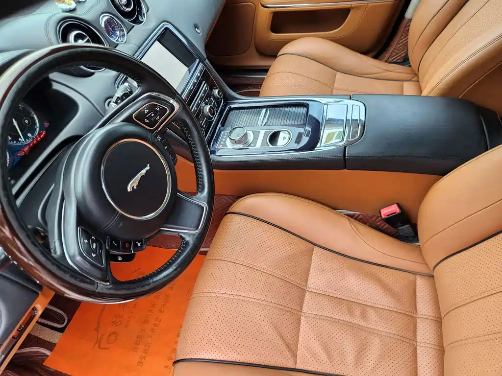 Jaguar XJ 2013 — фото 18