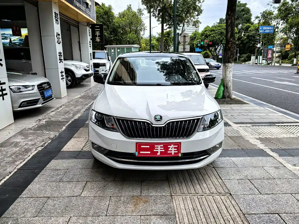 Skoda Rapid Spaceback 2018 — фото 2
