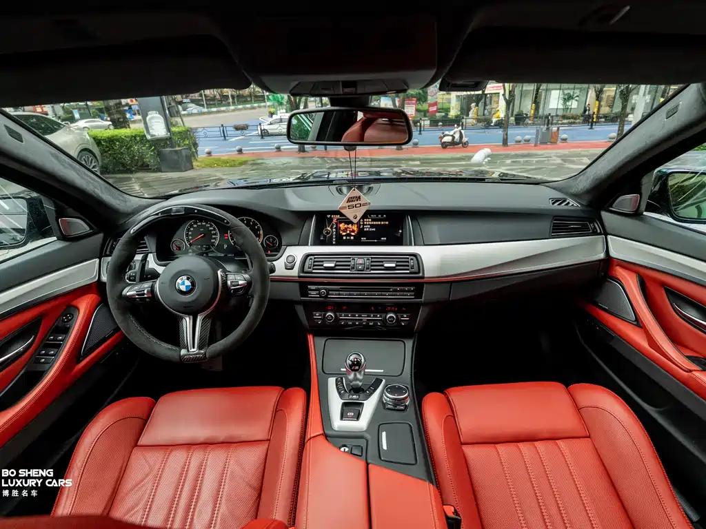 BMW M5 2017 — фото 31
