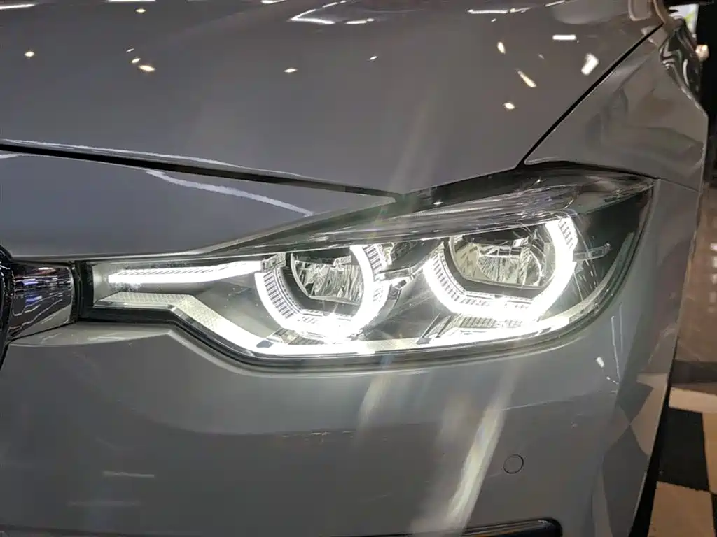 BMW 3 Series 2017 — фото 24