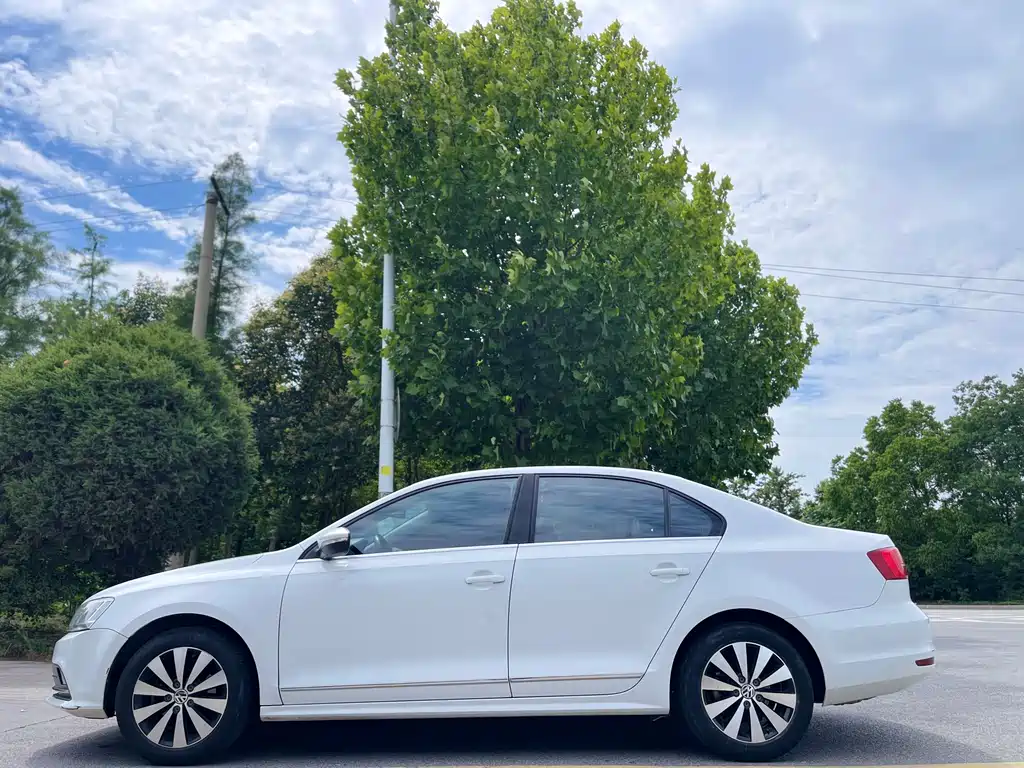 Volkswagen Sagitar 2017