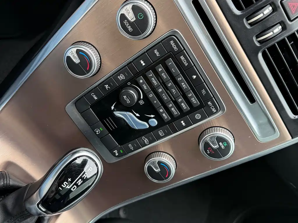 Volvo XC60 2017 — фото 20