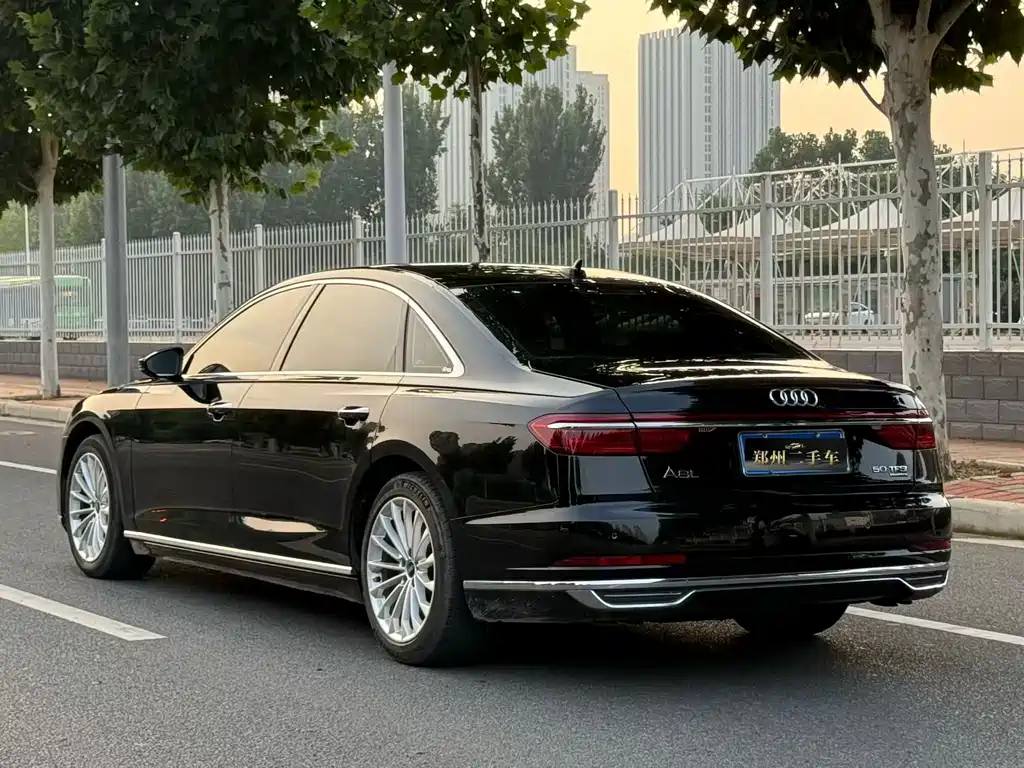 Audi A8 2022 — фото 21