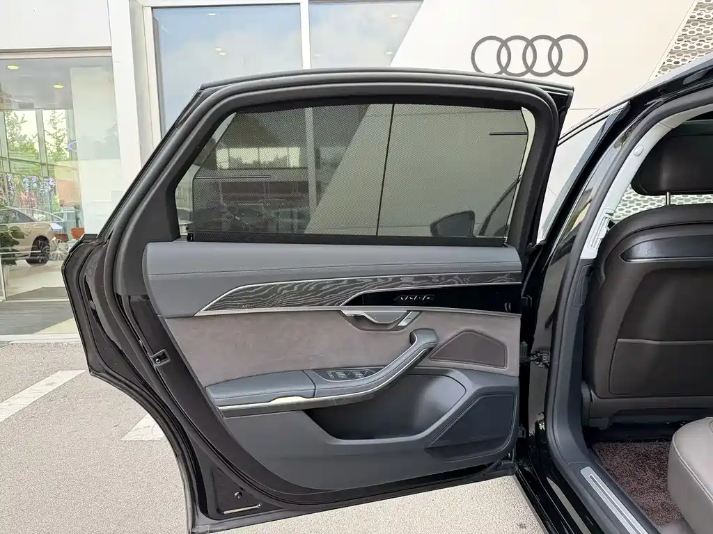 Audi A8 2025 — фото 22