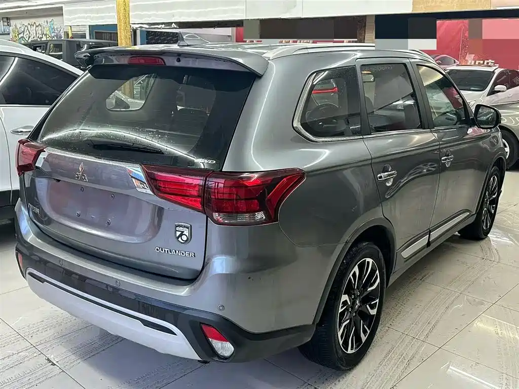 Mitsubishi Outlander 2019 — фото 6