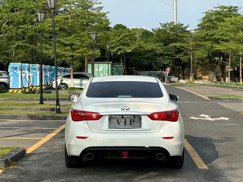 Infiniti Q50L 2015 — фото 11