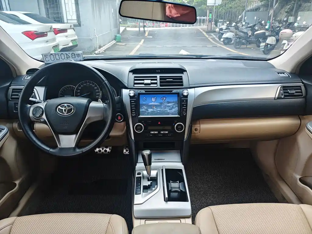 Toyota Camry 2012 — фото 9