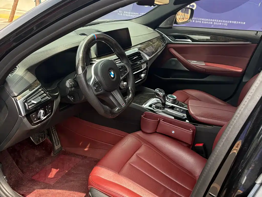 BMW 5 Series 2019 — фото 12