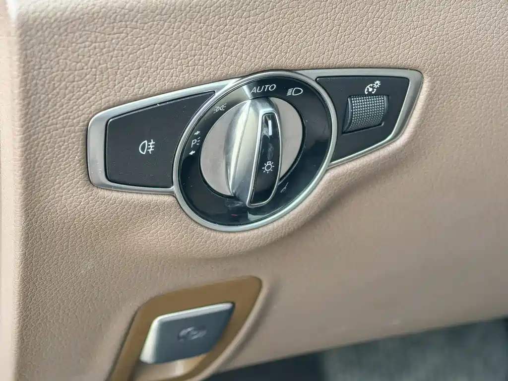 Mercedes-Benz E-Class 2021 — фото 14