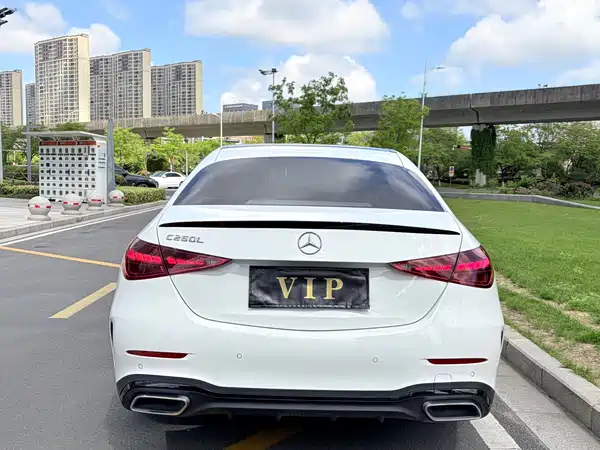 Mercedes-Benz C-Class 2024