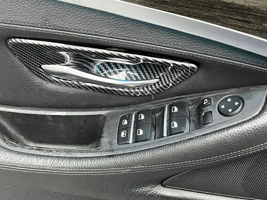 BMW 5 Series 2011 — фото 11