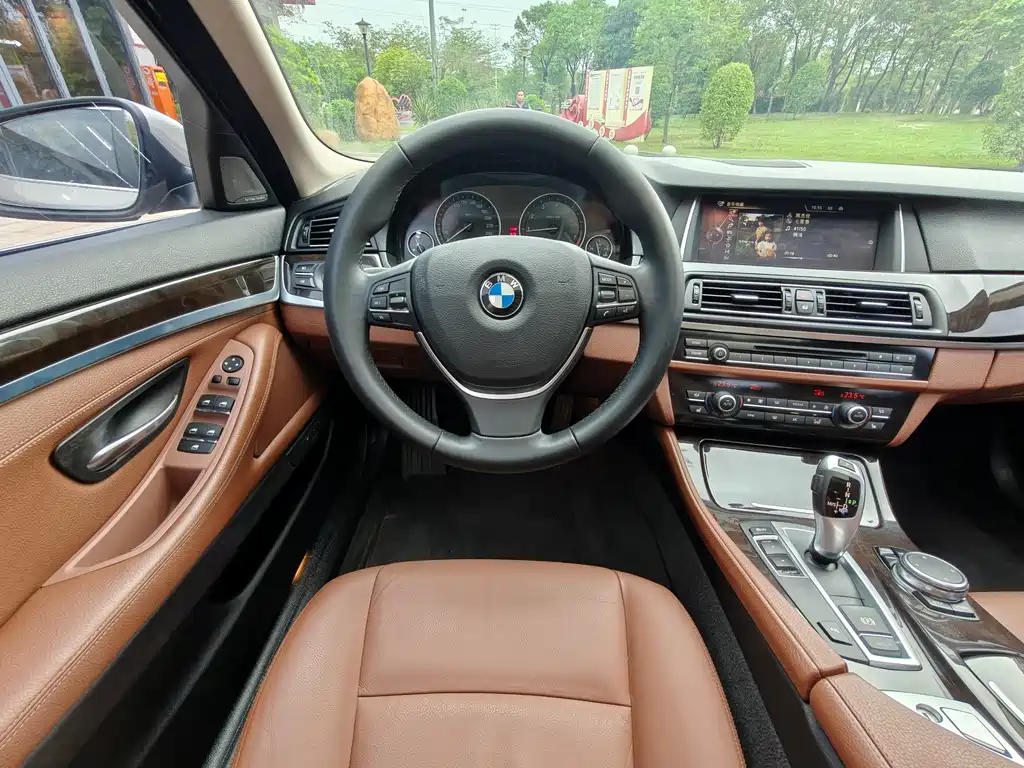 BMW 5 Series 2015 — фото 14