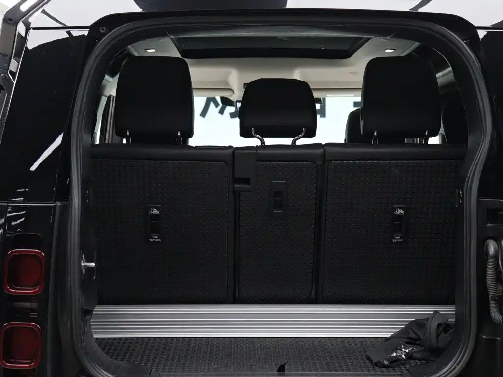 Land Rover Defender 2022 — фото 10